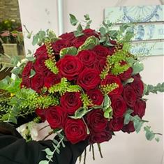 50 red roses